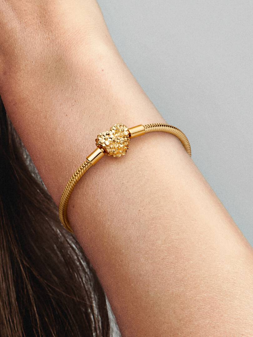 My Pandora Daisy Heart Clasp Snake Chain Bracelet 0.009 ct TW, 14k gold plating