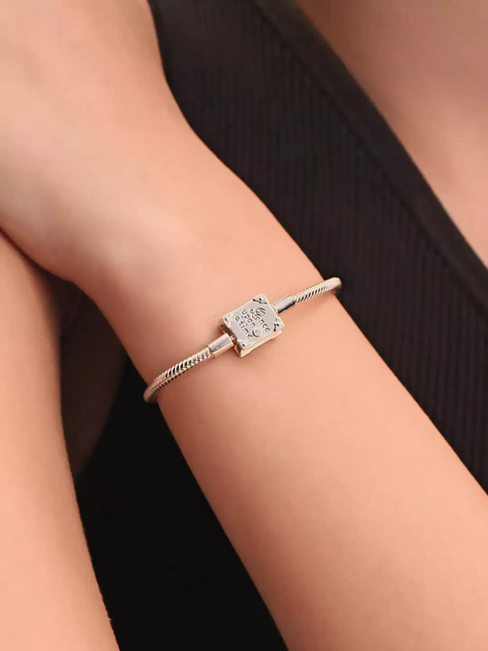 Disney Princess Storybook Lab-grown Diamond Snake Chain Bracelet 0.012 ct TW, Sterling silver, 14k gold plating