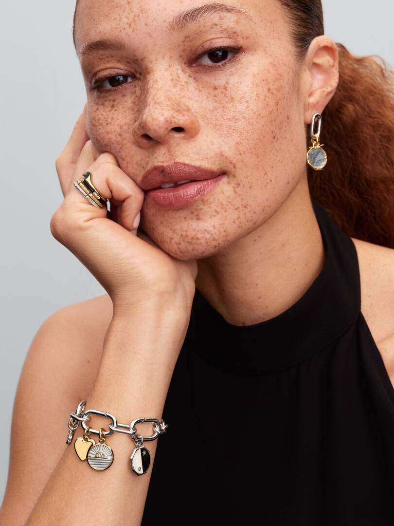 Openable Stud Earrings 1 Quantity