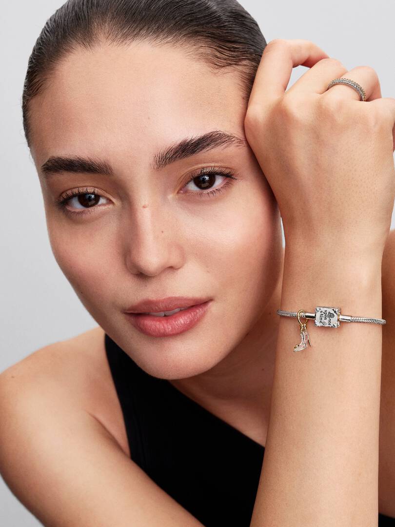 Disney Princess Storybook Lab-grown Diamond Snake Chain Bracelet 0.012 ct TW, Sterling silver, 14k gold plating