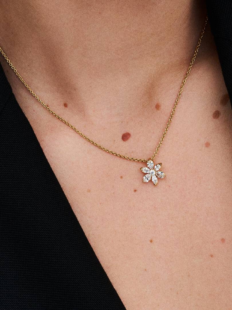 Sparkling Herbarium Cluster Pendant Necklace 14k gold plating