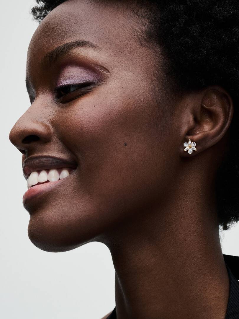 Sparkling Herbarium Cluster Stud Earrings 14k gold plating